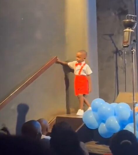 “And they must have paid a lot for that uniform” – Little boy d!tches choreography, exits the stage during kids’ performance (VIDEO)