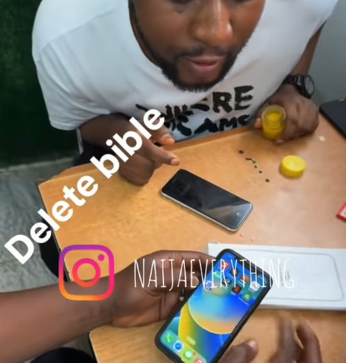 “Delǝte Bible, don’t delǝte Sporty!” – Man’s outúrst while conserving space on phone sparks búzz online (VIDEO)